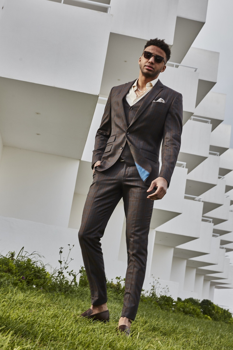 Brązowe spodnie męskie w drobną kratę | Villaro