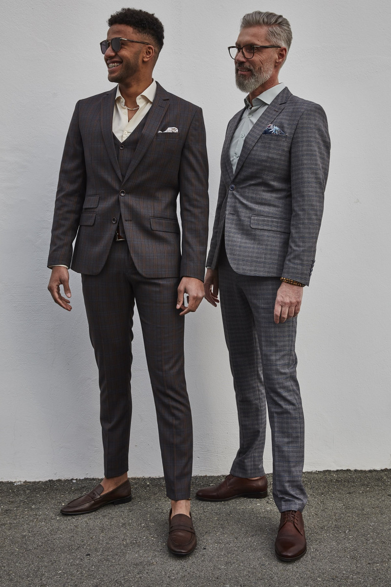 Brązowe spodnie męskie w drobną kratę | Villaro