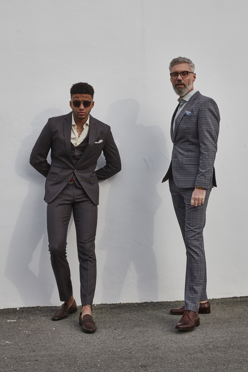 Brązowe spodnie męskie w drobną kratę | Villaro