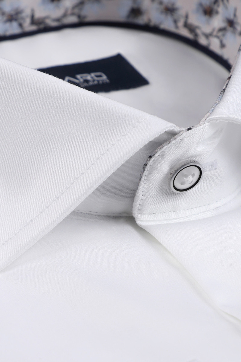 Biała koszula męska z czarnymi guzikami | Villaro