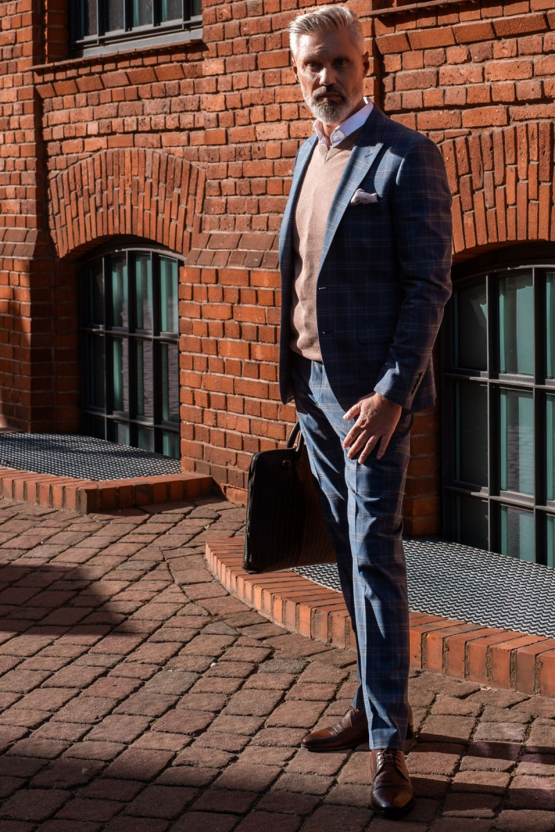 Granatowy garnitur męski w kratkę | Villaro