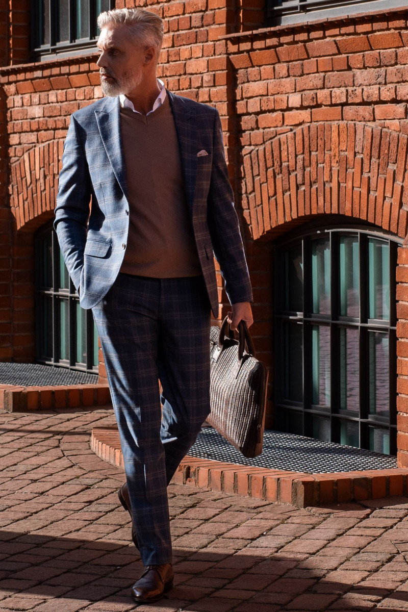 Granatowy garnitur męski w kratkę | Villaro