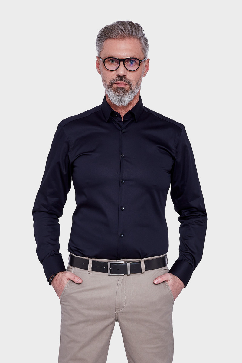 Granatowa koszula męska Villaro – widok z przodu na sylwetce