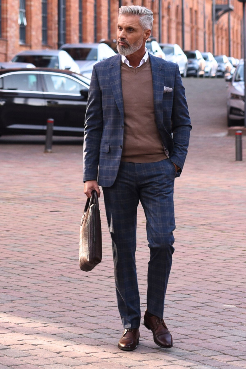 Gładka bawełniana dzianina – beżowy sweter Villaro