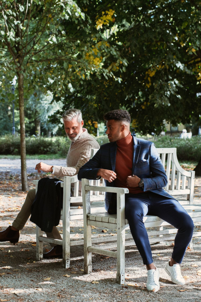 Stylowy pomarańczowy golf męski Villaro – model jesienny