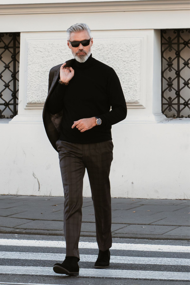 Czarny sweter Villaro –cała sylwetkai