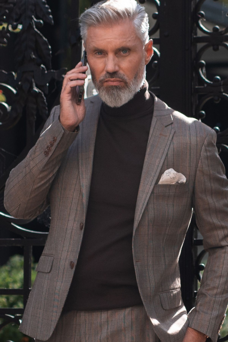 Gładka dzianina bawełniana – czekoladowy golf Villaro