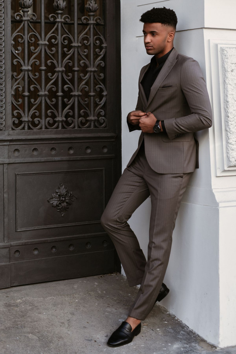 Brązowy Garnitur Męski Wzór Tenis