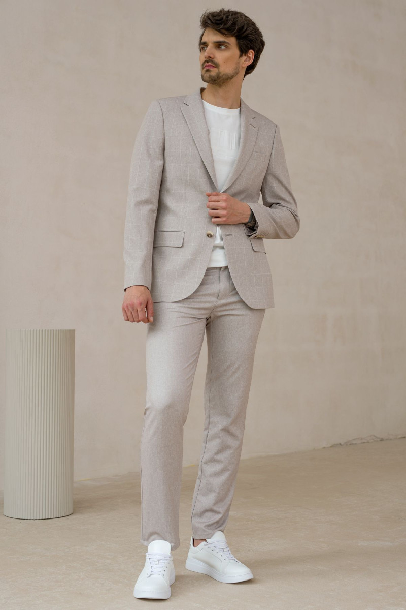 marynarka męska kolor beżowy w kratę na sylwetce