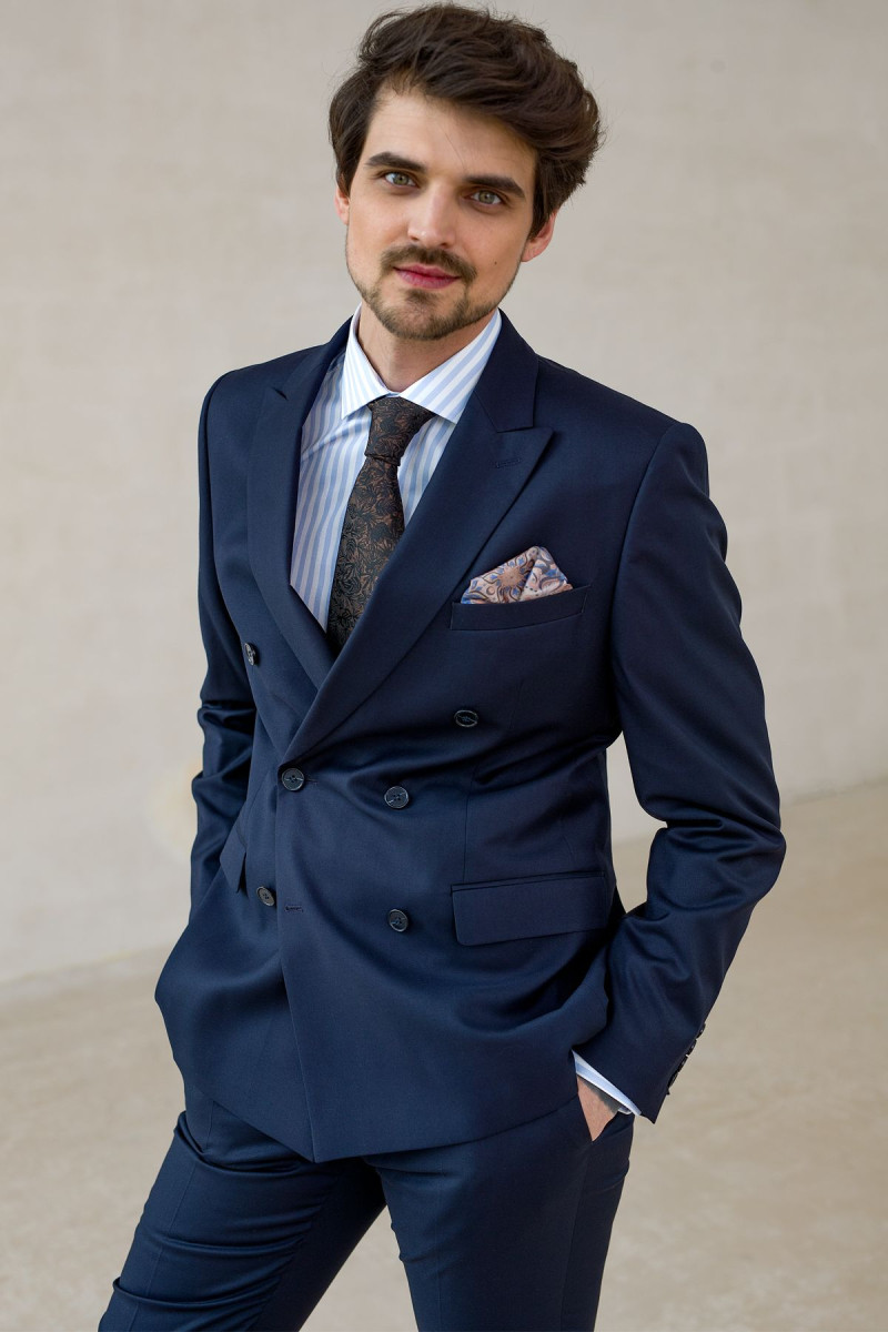 Granatowy garnitur męski dwurzędowy | Villaro