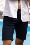 Granatowe spodnie męskie szorty struktura| Villaro
