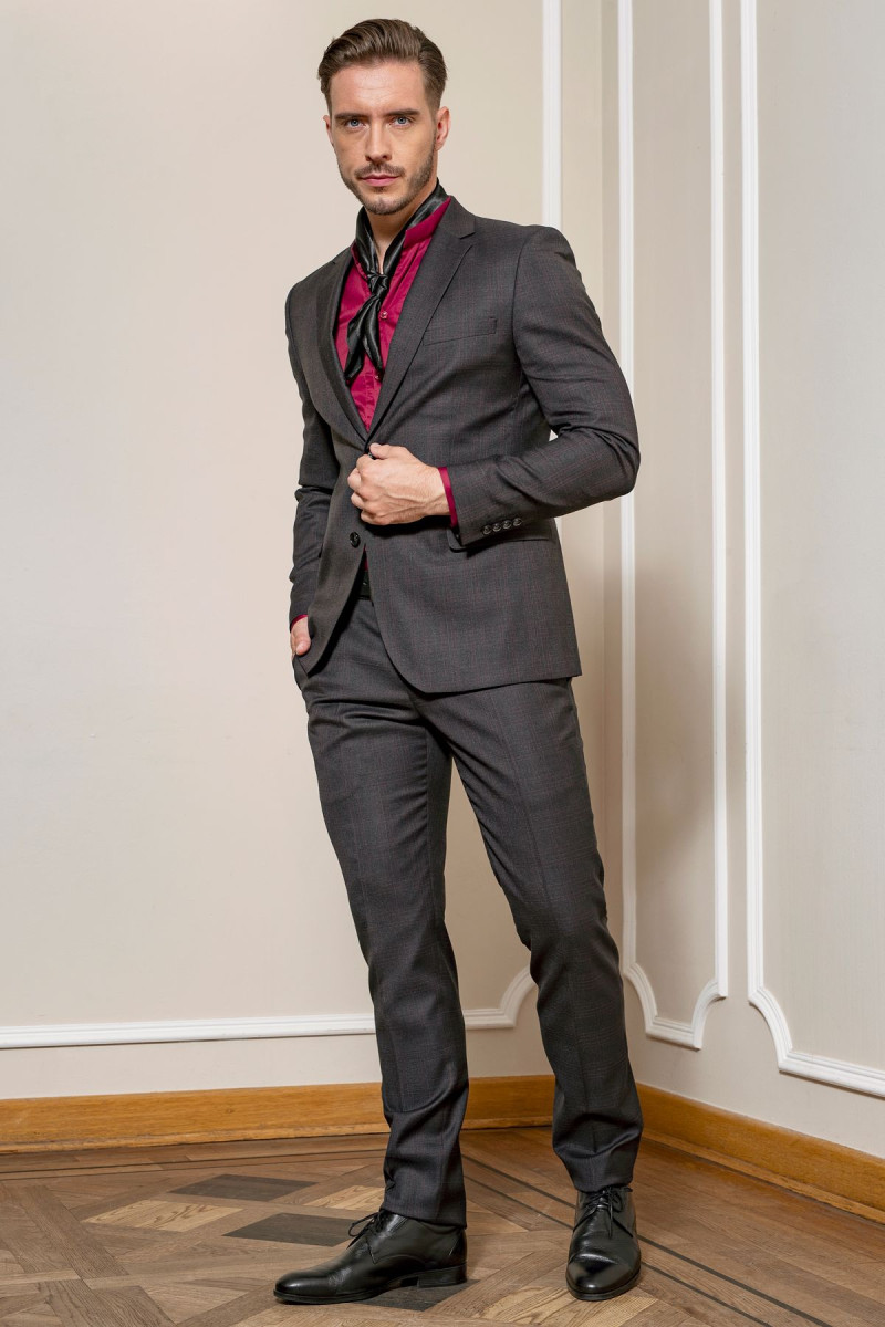 Czarny garnitur męski wzór krata | Villaro