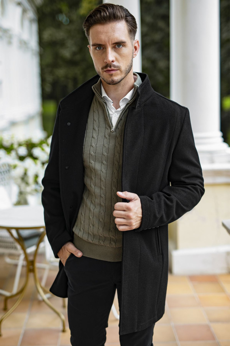 Czarny płaszcz męski Villaro – widok z przodu