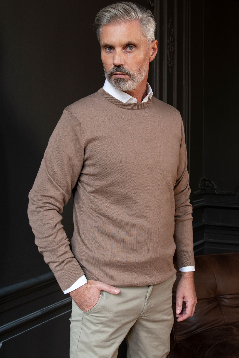 Beżowy sweter męski Villaro – widok z przodu