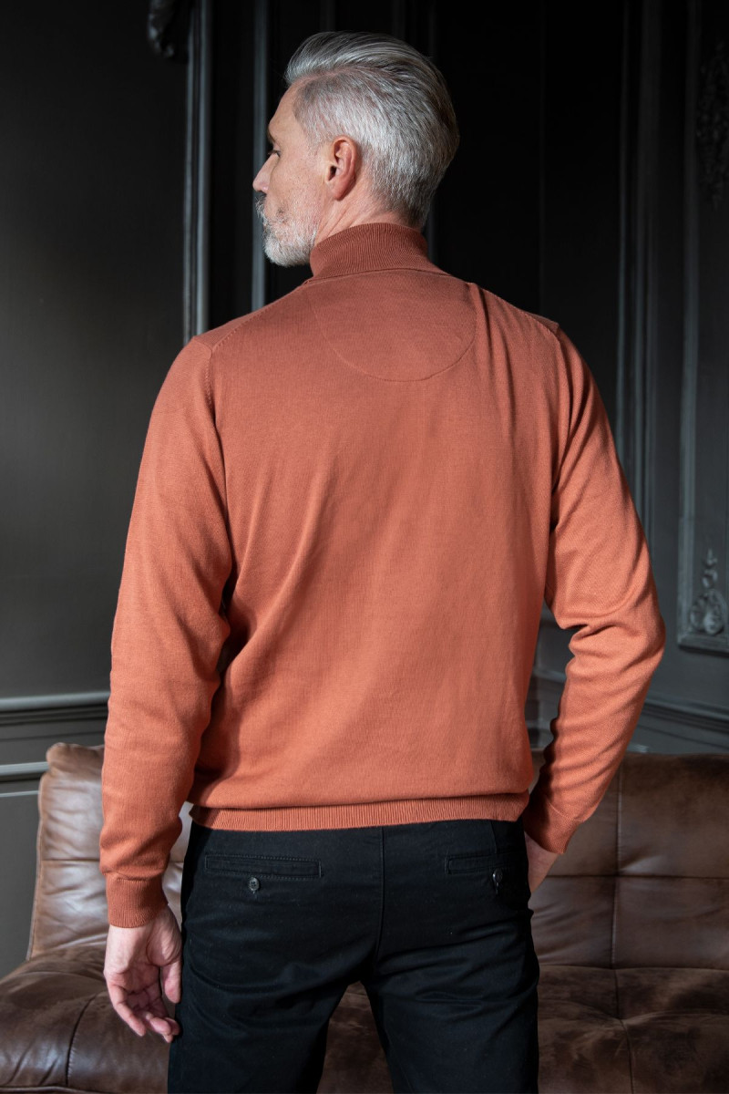 Stylowy pomarańczowy golf męski Villaro – widok z tyłu