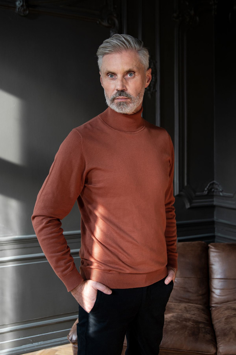 Sweter męski z golfem Villaro w kolorze pomarańczowym