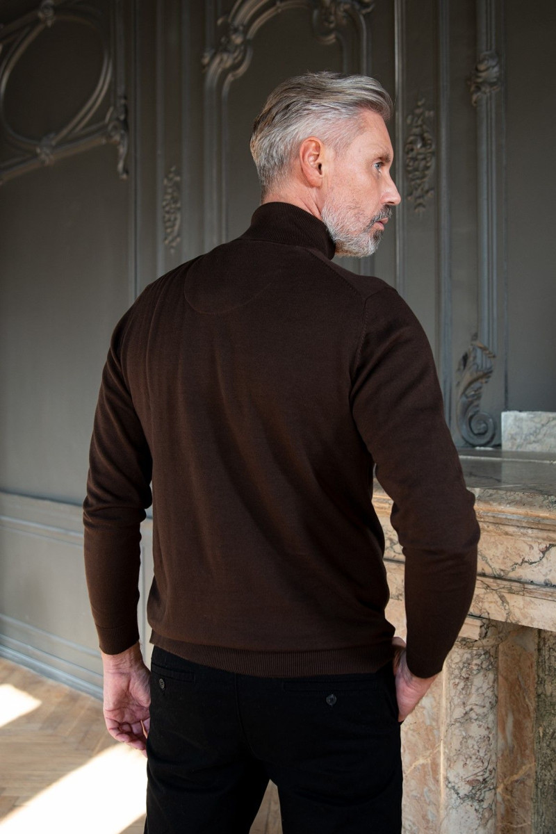 Golf męski Villaro w kolorze czekolada – bawełniany sweter, tył