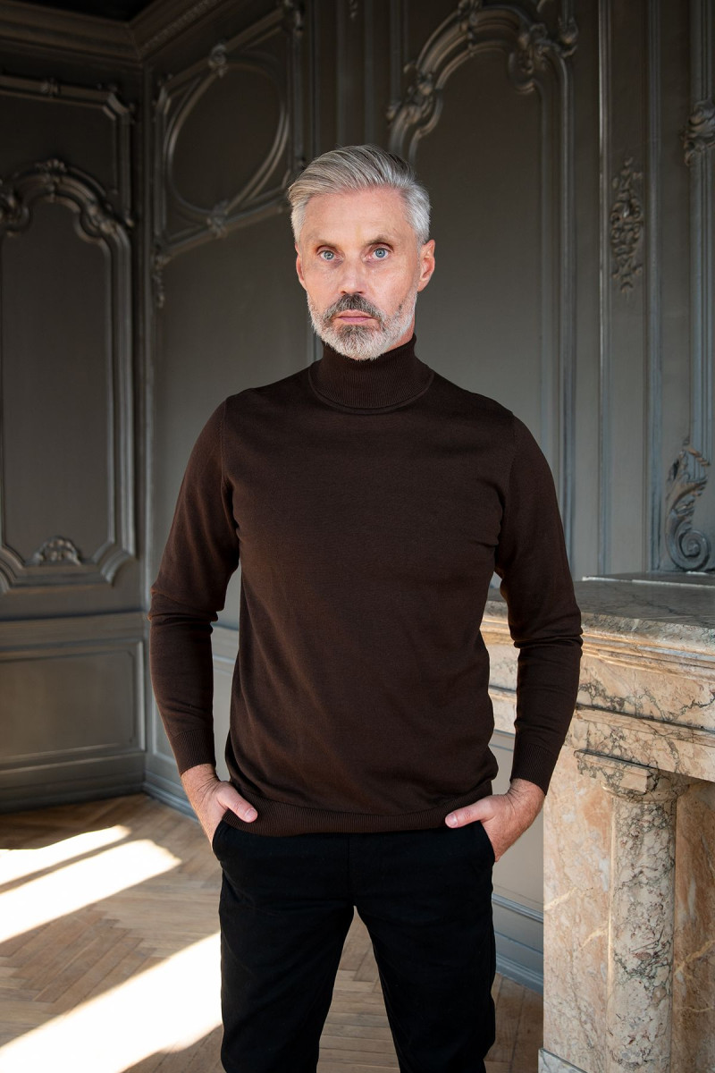 Golf męski Villaro w kolorze czekolada – bawełniany sweter