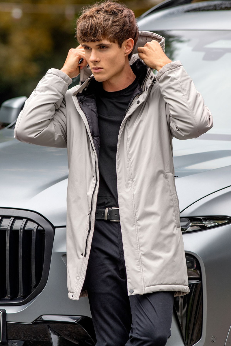 Biała kurtka męska z kapturem