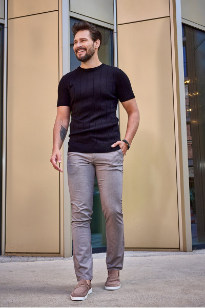 Beżowe spodnie męskie chinosy na gumkę struktura | Villaro