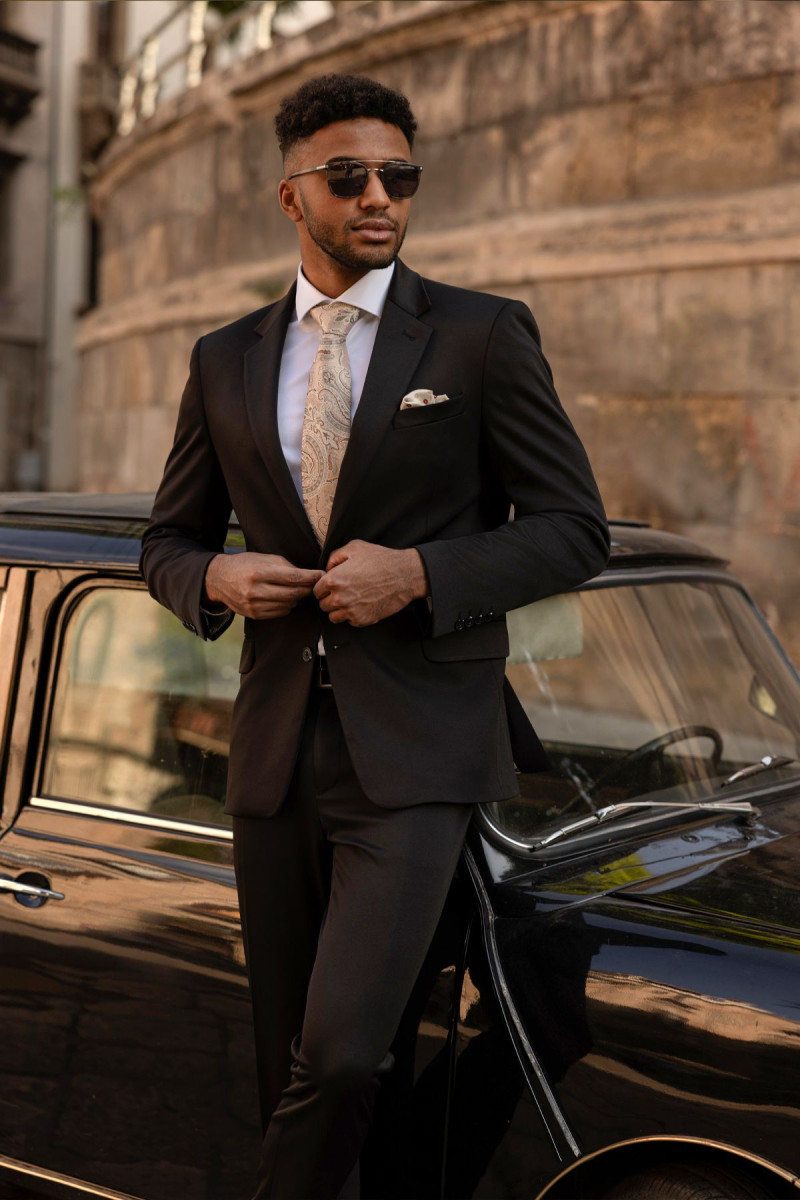 Czarny garnitur męski | Villaro