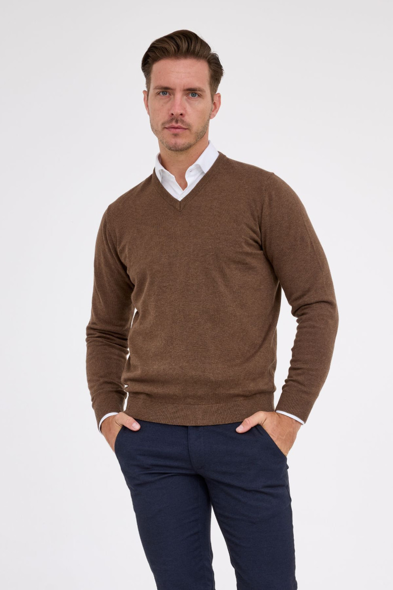 Brązowy sweter męski Villaro – klasyczny V-neck z bawełny