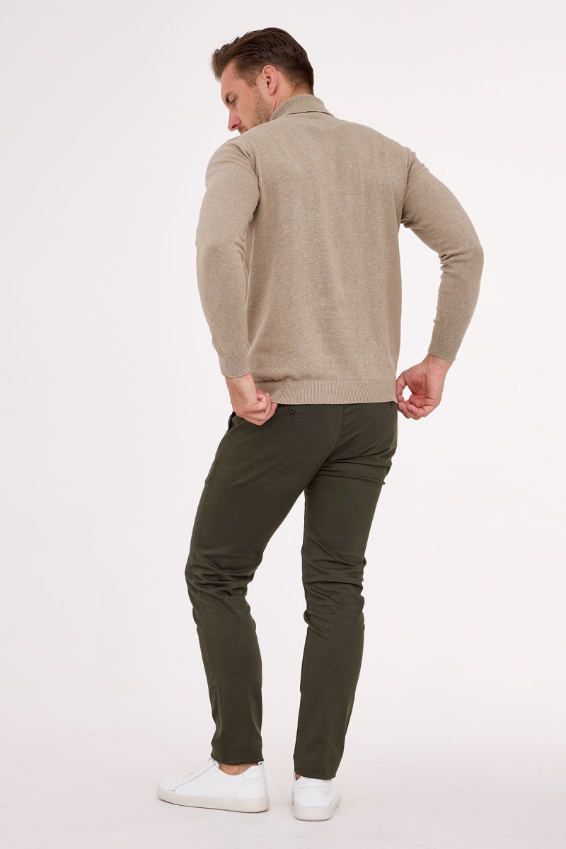 Elegancki sweter męski Villaro w odcieniu mocca widok z tyłu