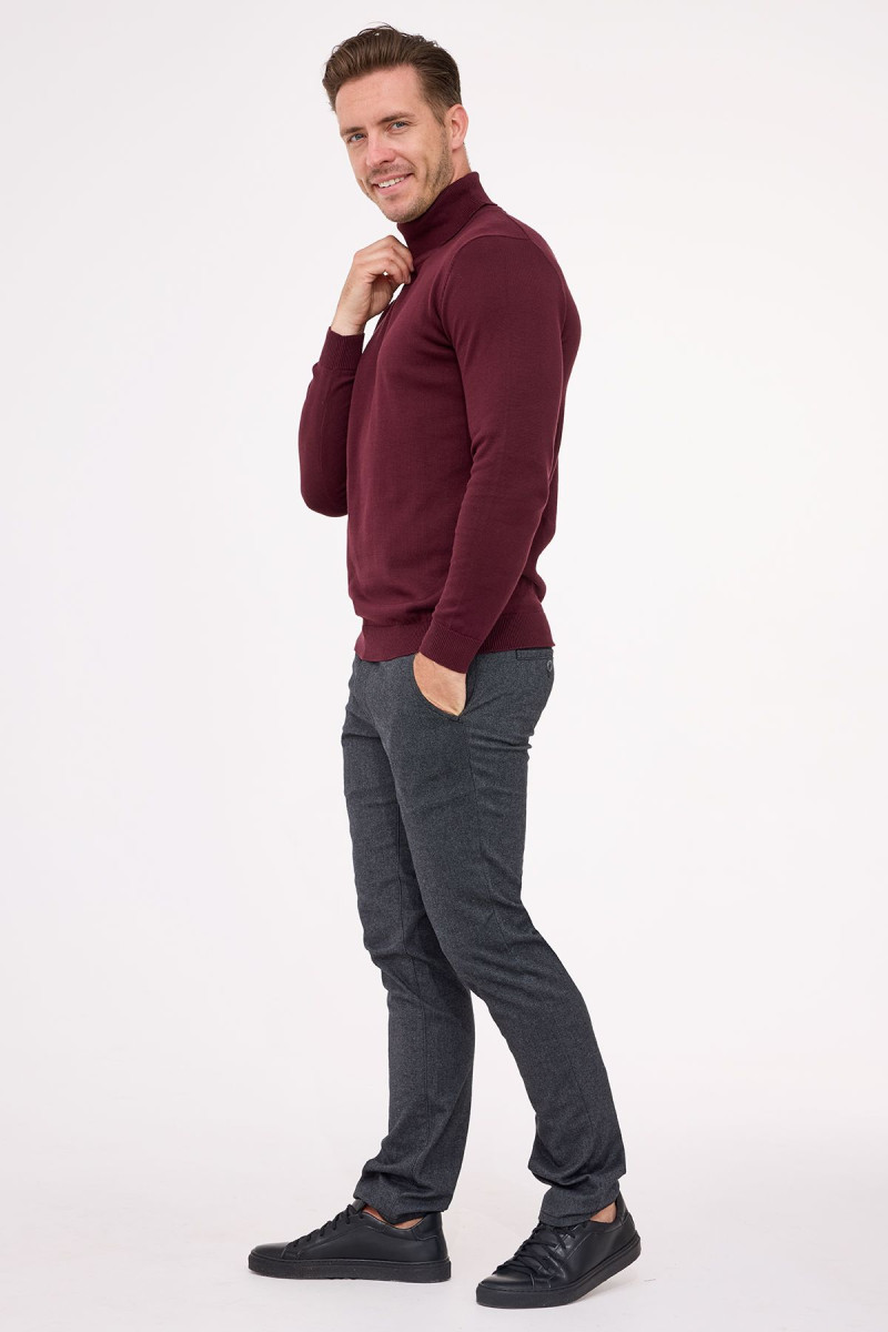 Stylowy bordowy golf Villaro – smart casual