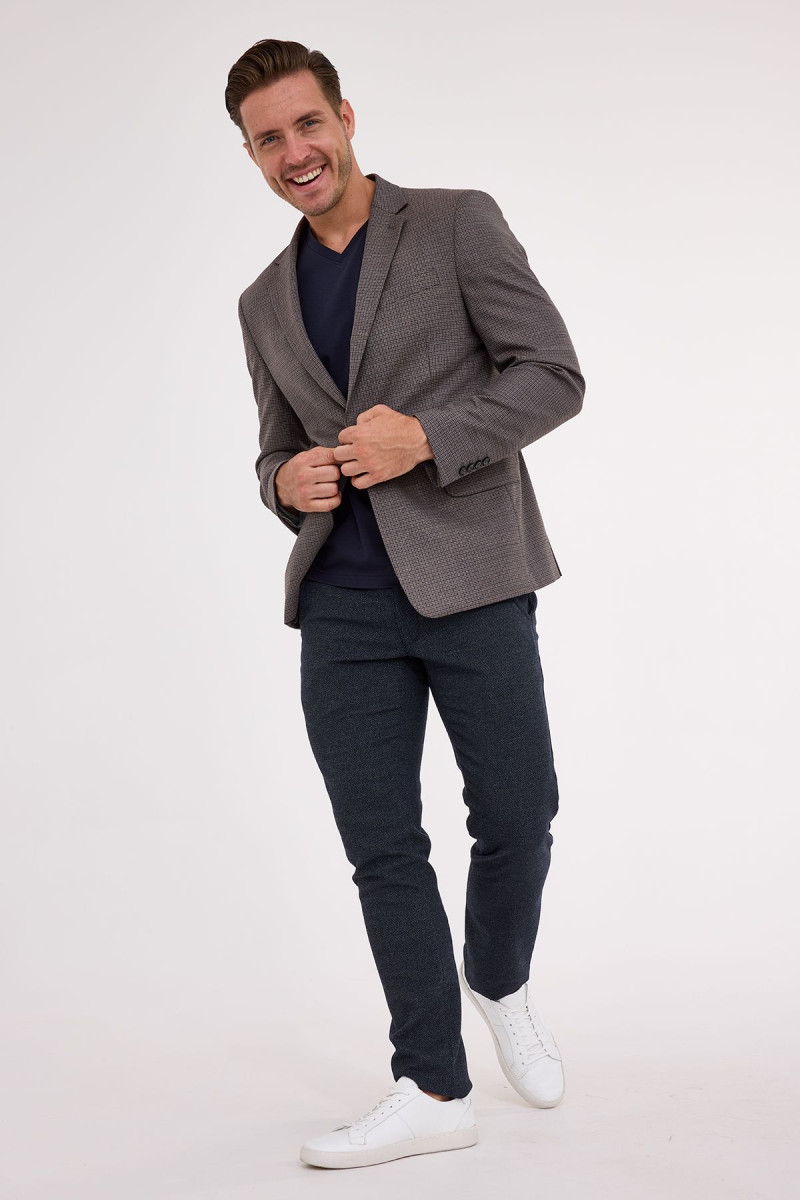 stylizacja męska z granatowymi chinosami VILLARO