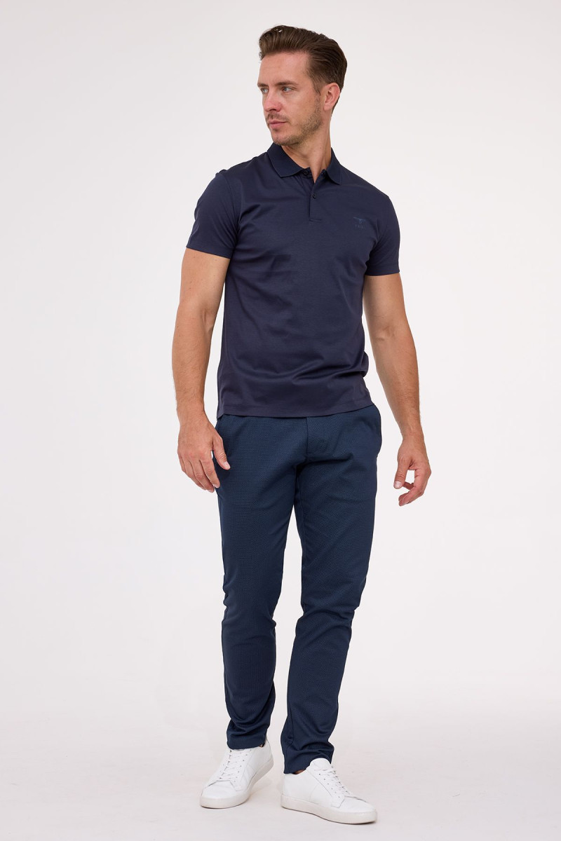 ciemna stylizacja smart casual – chinosy VILLARO granatowe