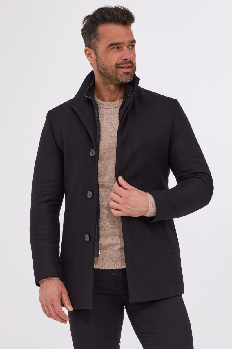 Czarny płaszcz męski Villaro slim fit z podpinką