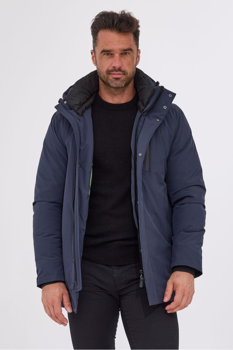 Granatowa kurtka męska Villaro z kapturem i stójką – widok z przodu