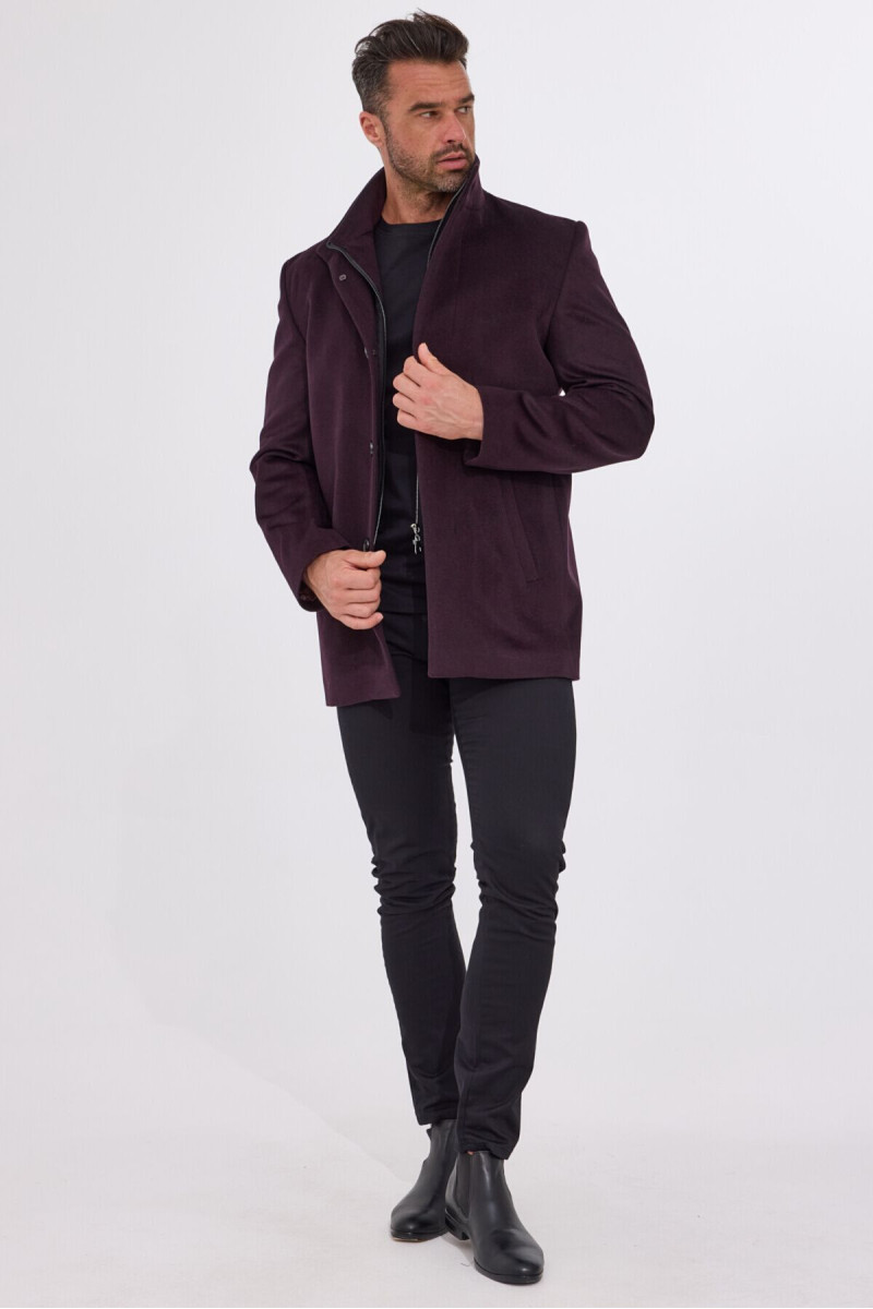Bordowy płaszcz męski Villaro – pełna stylizacja
