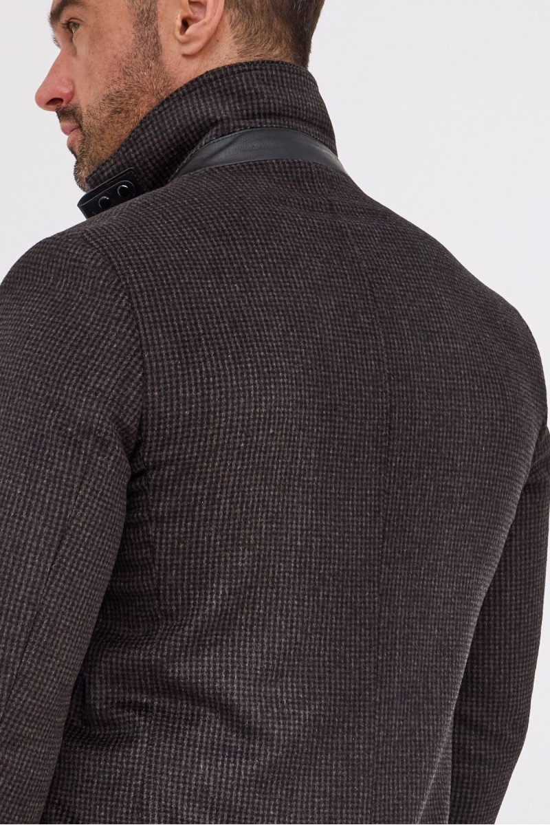 Kołnierz płaszcza Villaro z paskiem z imitacji skóry