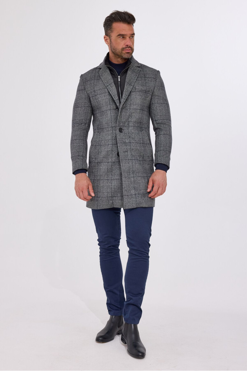 Szary płaszcz męski Villaro – cała sylwetka