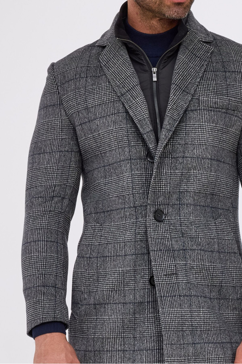 Guziki i listwa zapinania – detal frontu