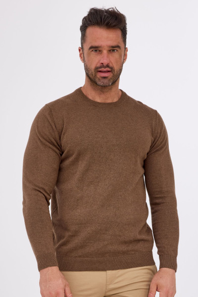 Brązowy sweter męski Villaro o klasycznym kroju z okrągłym dekoltem – elegancki i wygodny.