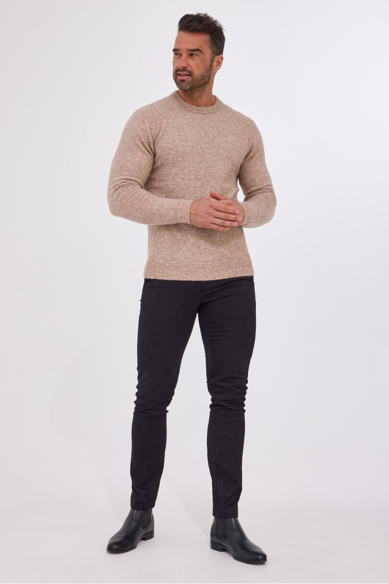 Beżowy sweter męski – elegancja i komfort bawełny | Villaro