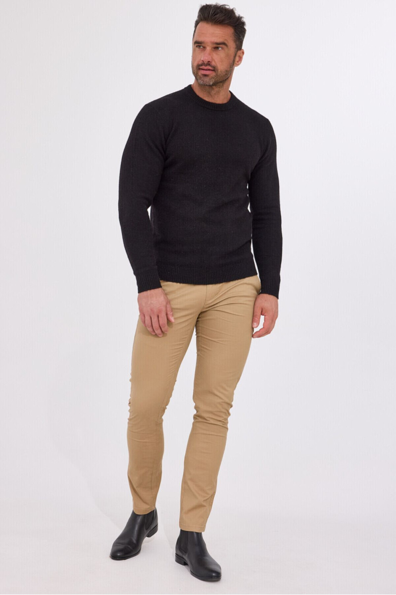 Czarny sweter męski – elegancja i komfort bawełny | Villaro