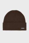 Brązowa męska czapka zimowa VILLARO z prążkowanej dzianiny i metalową naszywką.