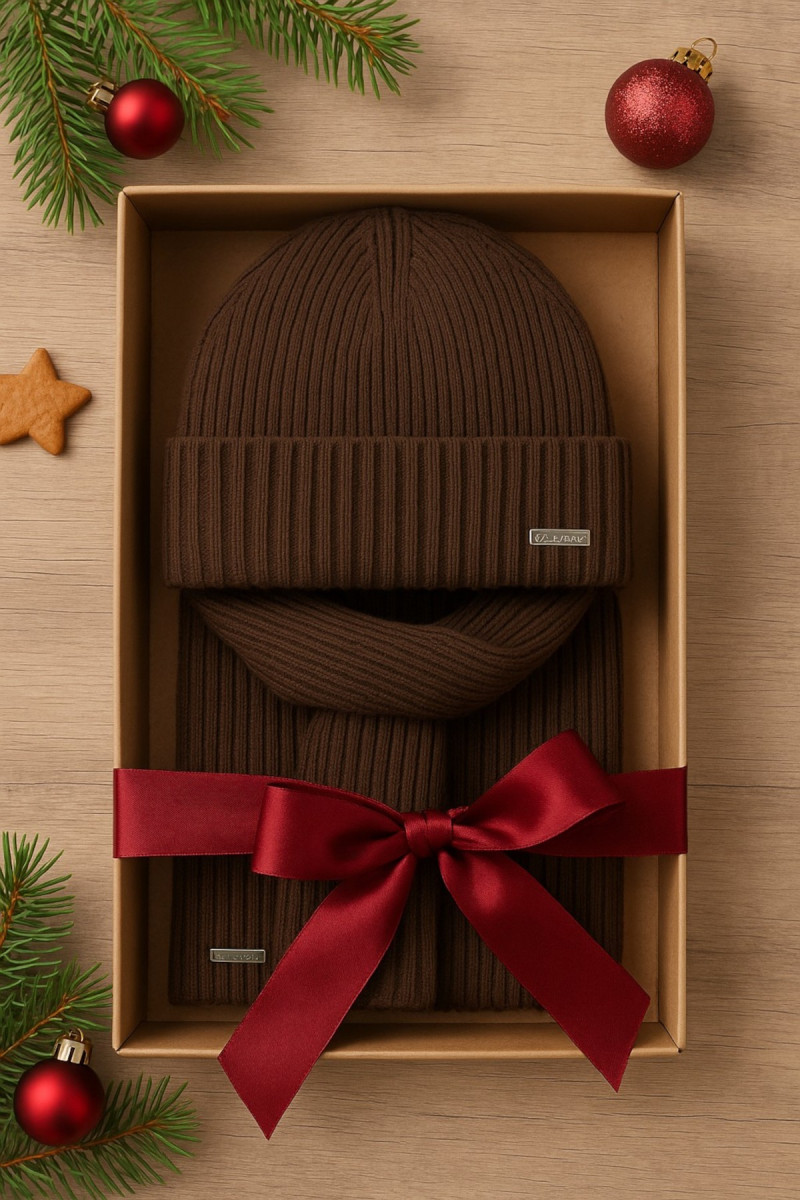Zestaw prezentowy VILLARO – brązowa czapka i szalik w pudełku świątecznym