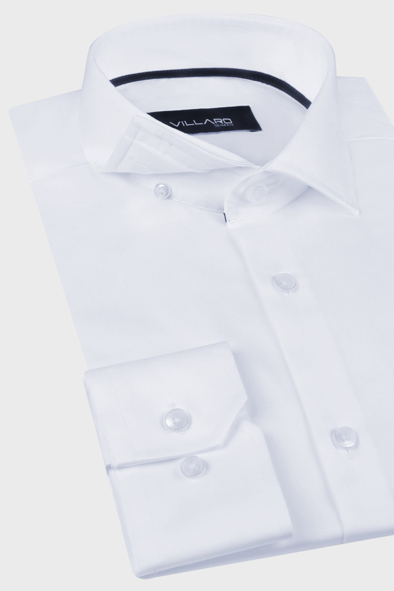 Detal koszuli Villaro – guzik z logotypem Villaro na plisie