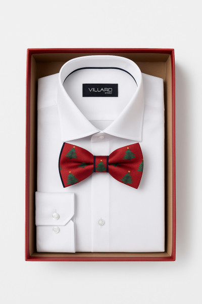 prezent świąteczny, biała koszula z mucha w choinki