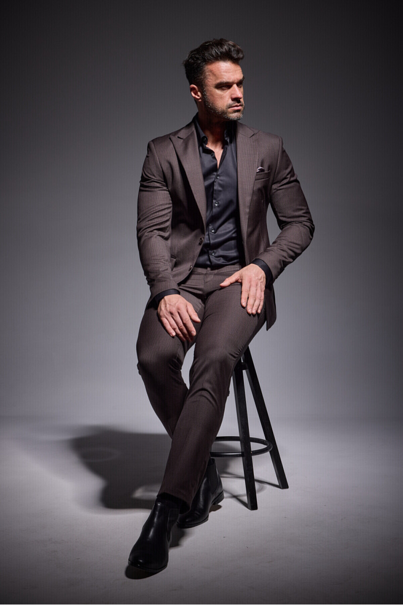 Garnitur męski Vimonte brązowy – marynarka slim fit