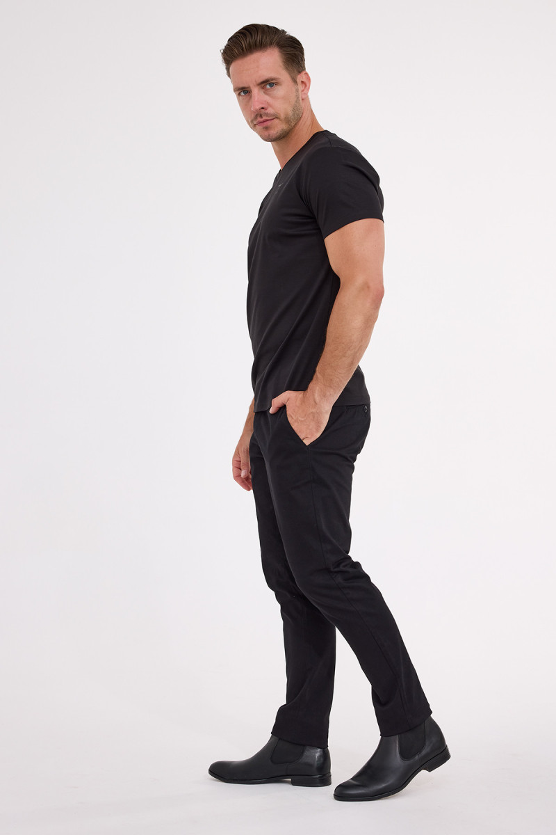 Elegancka czarna koszulka męska Vimonte – styl premium