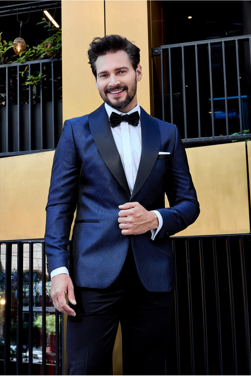 granatowa marynarka smokingowa