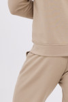 beżowe spodnie dresowe męskie detal ściągacz