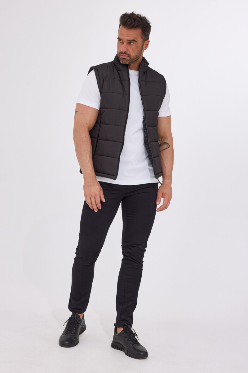 czarne spodnie dresowe premium stylizacja miejska