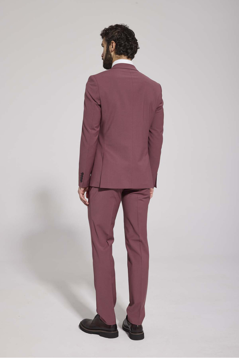 elegancki bordowy garnitur męski tył
