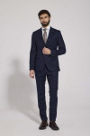 elegancki granatowy garnitur męski z brązowymi butami